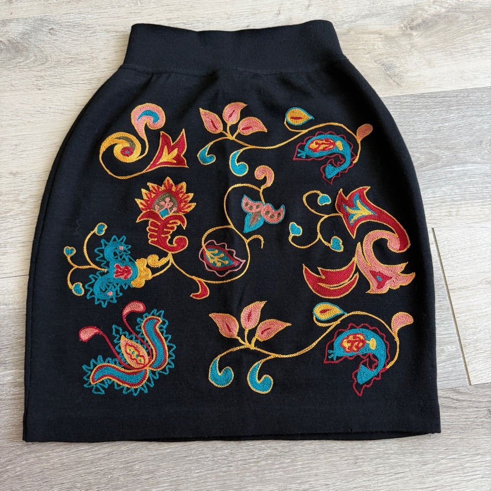 Andrea Jovine Black Wool Skirt Multicolor Floral Paisley Embroidery S dressy